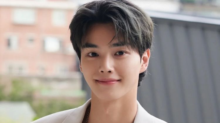 Top 9 bộ phim nổi bật nhất của Song Kang – “Nam thần Netflix” khiến fan mê mẩn
